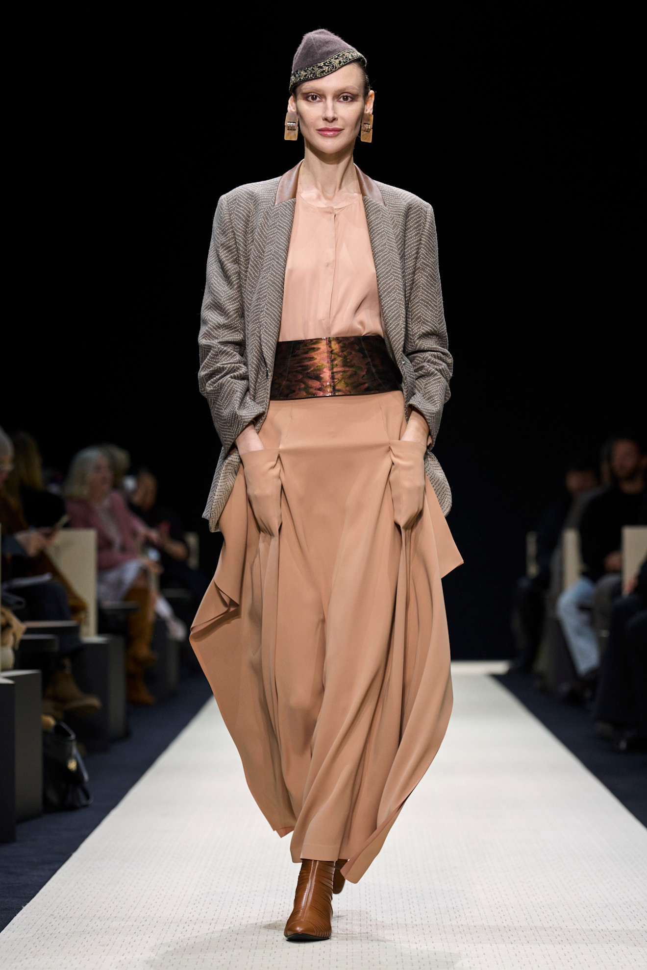 Giorgio Armani F25 003