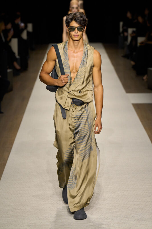 Giorgio Armani S25 053