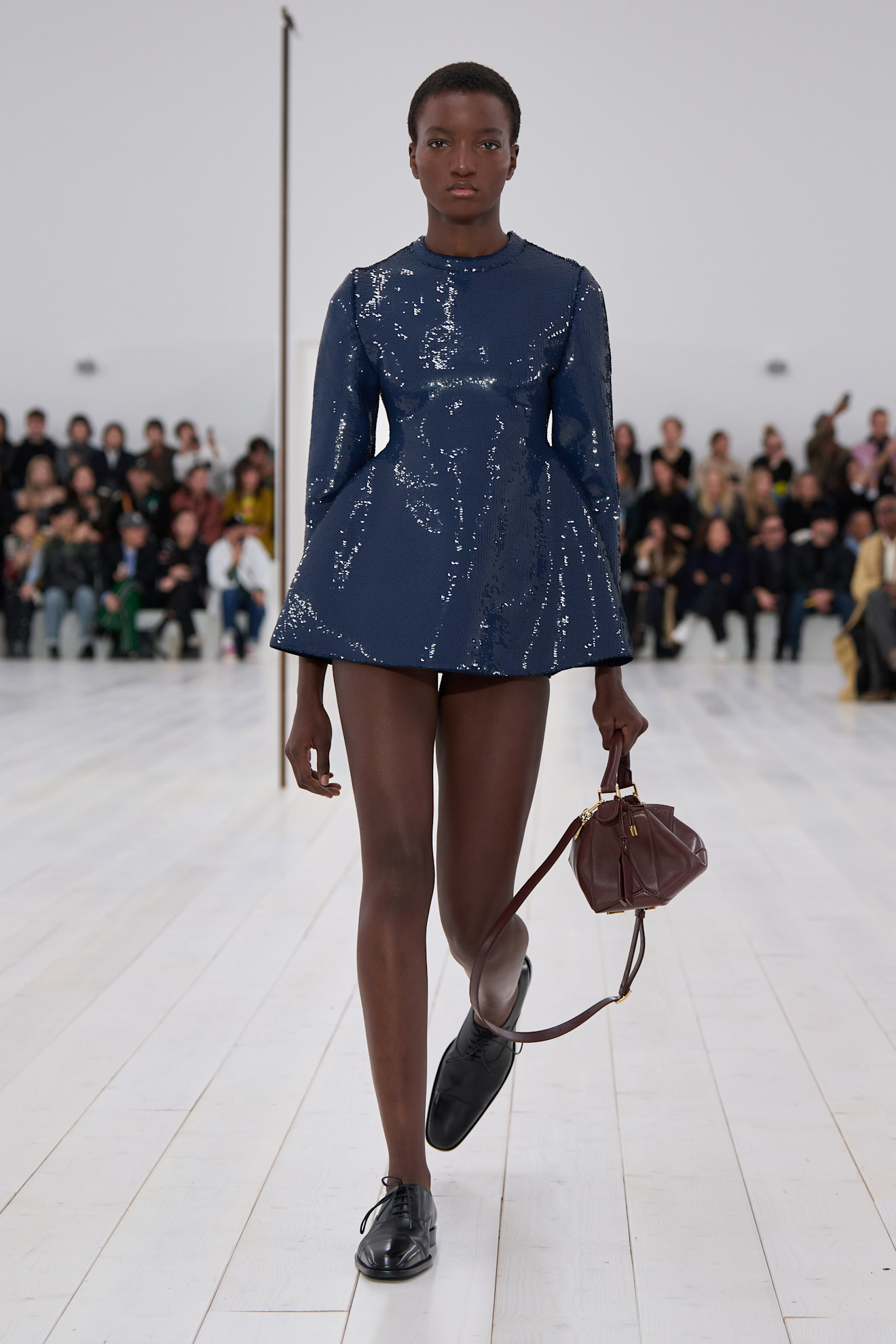 Loewe S25 018