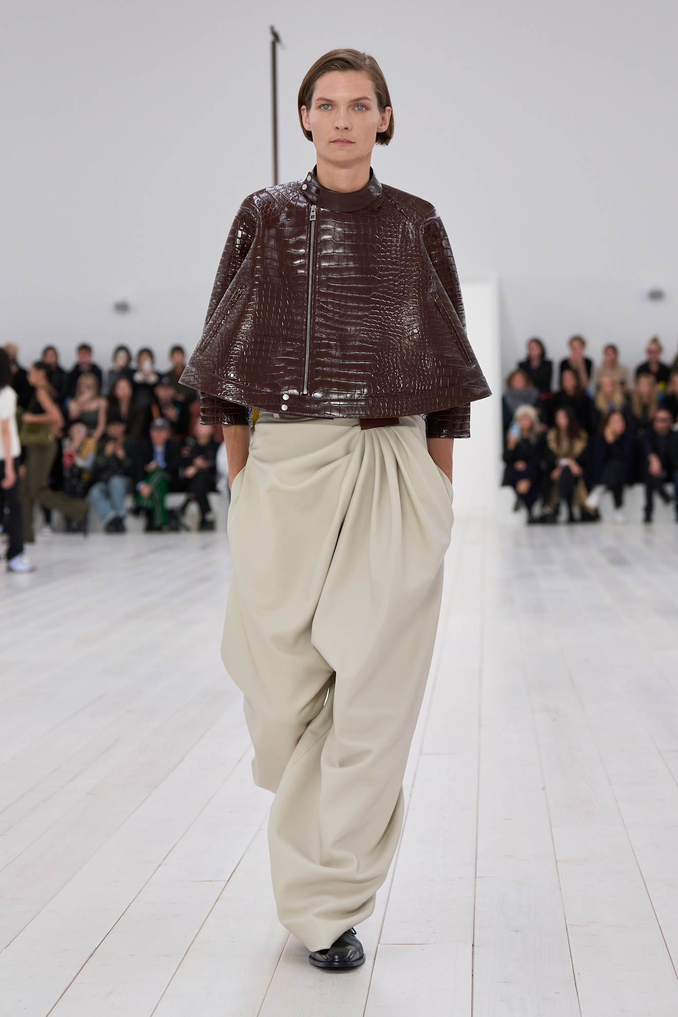 Loewe S25 043