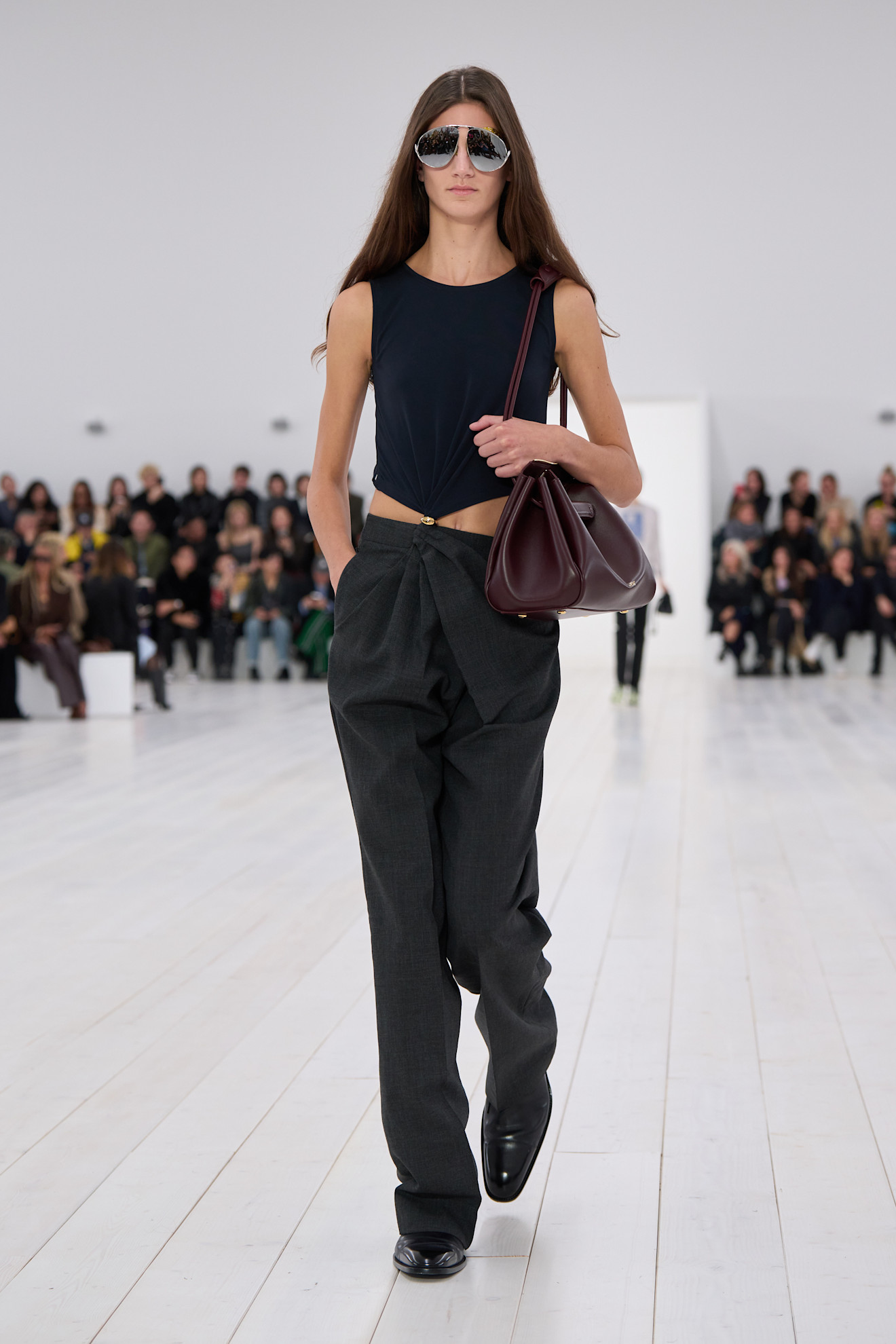 Loewe S25 056
