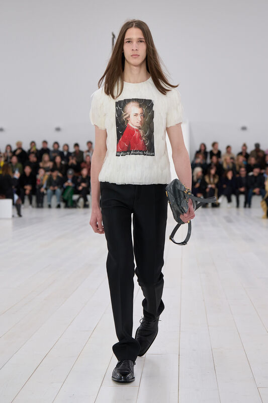 Loewe S25 014