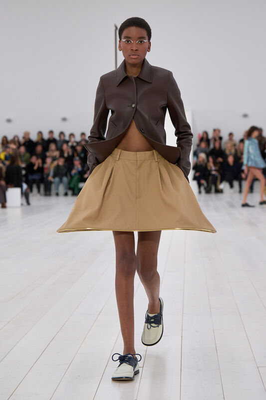 Loewe S25 019