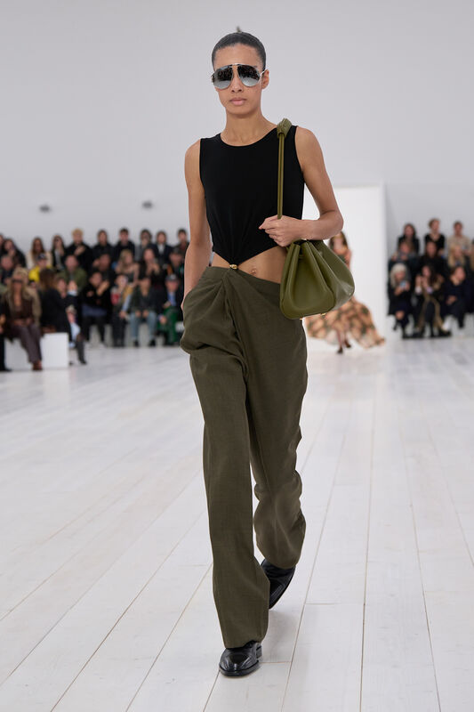 Loewe S25 041