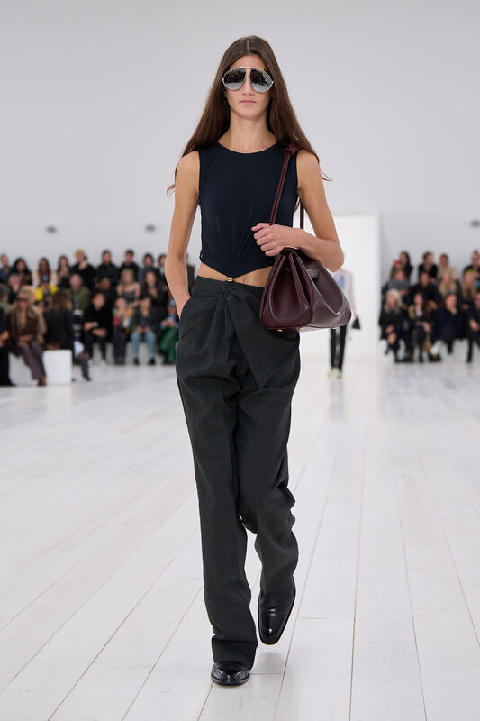 Loewe S25 056