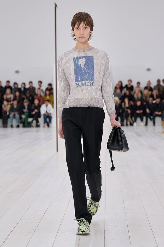 Loewe S25 057