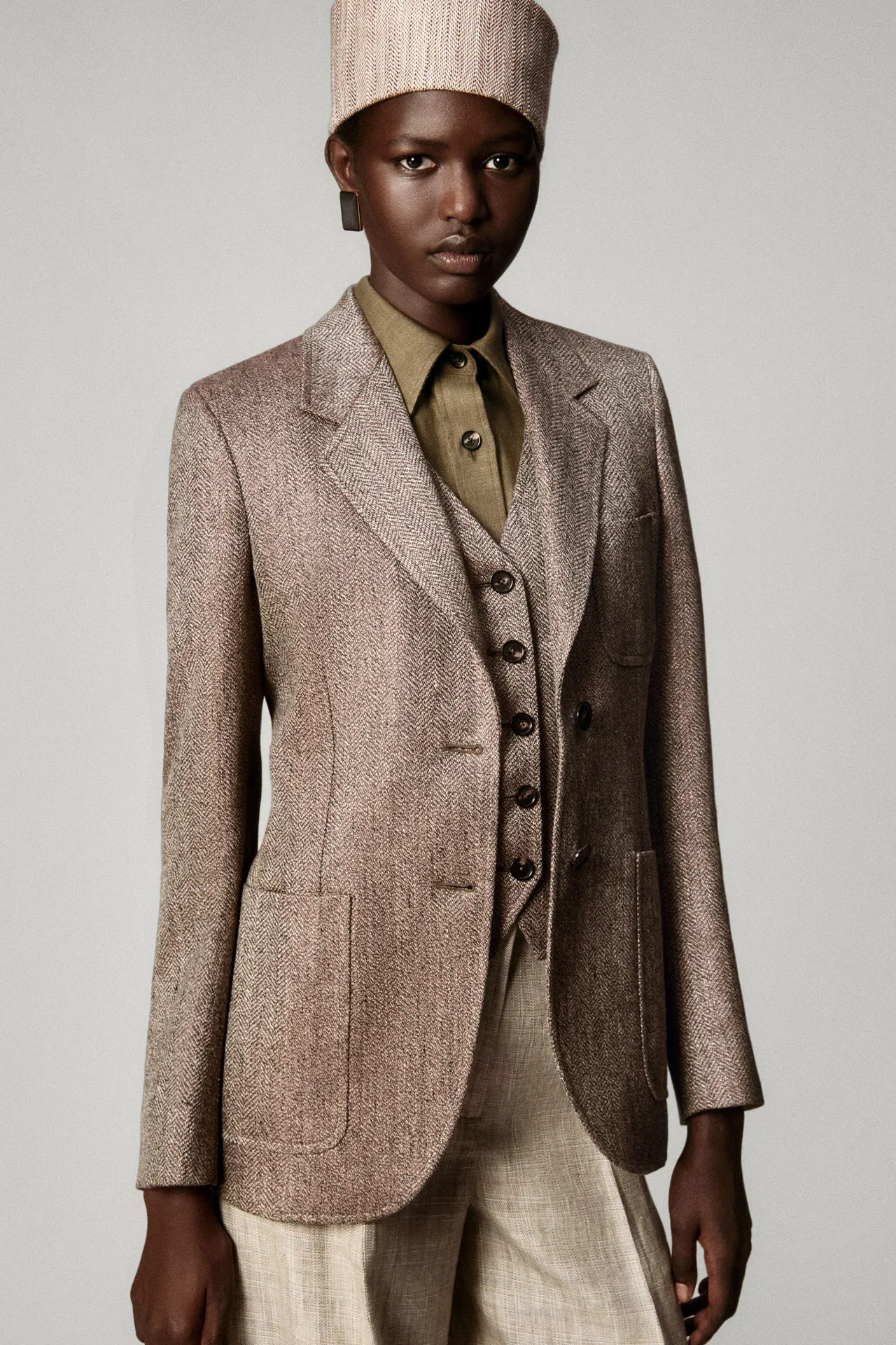 00004-loro-piana-spring-2025-ready-to-wear-credit-brand_40_11zon