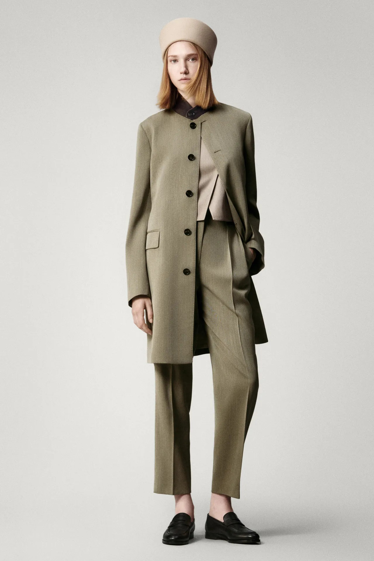 00008-loro-piana-spring-2025-ready-to-wear-credit-brand_44_11zon