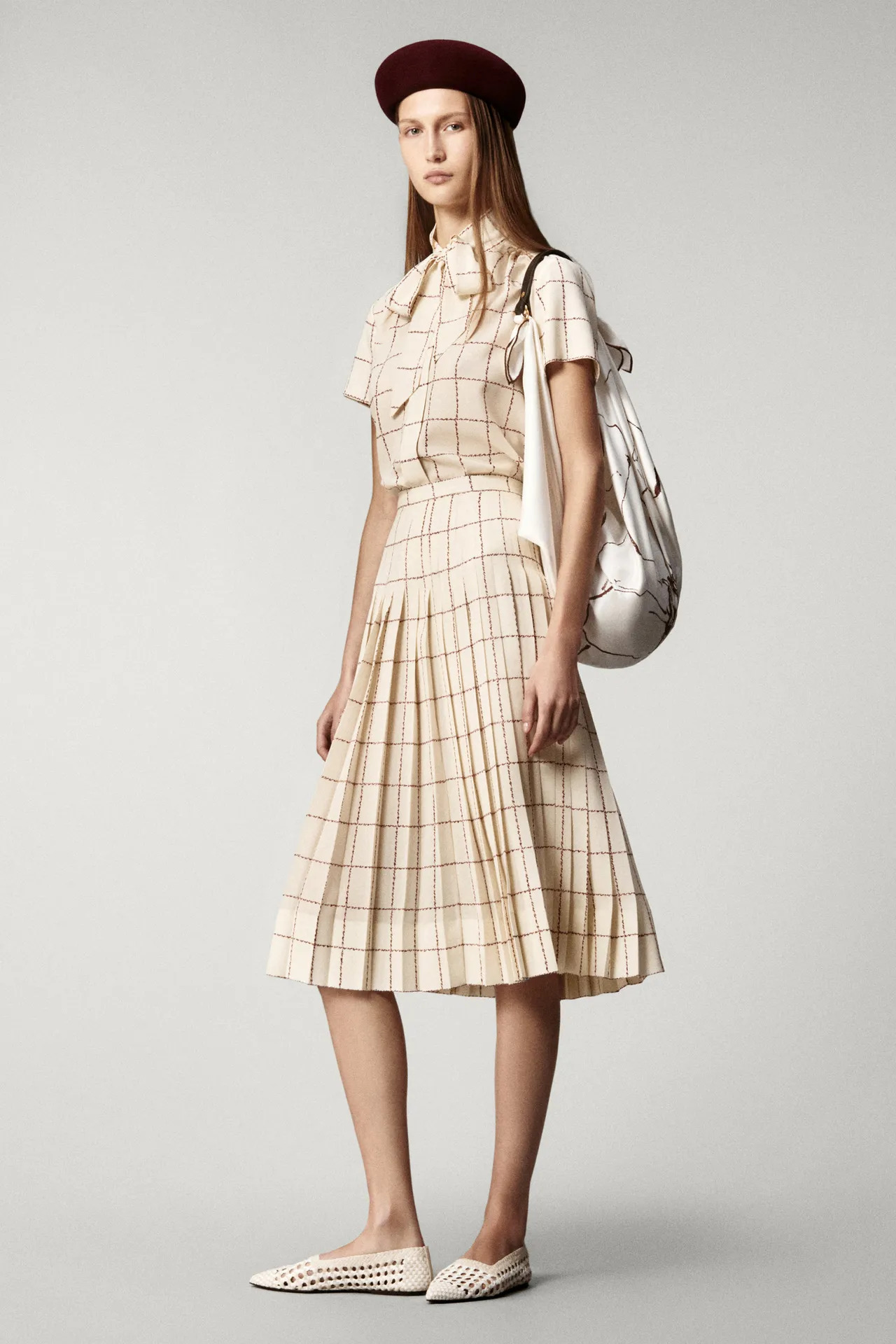 00009-loro-piana-spring-2025-ready-to-wear-credit-brand_45_11zon