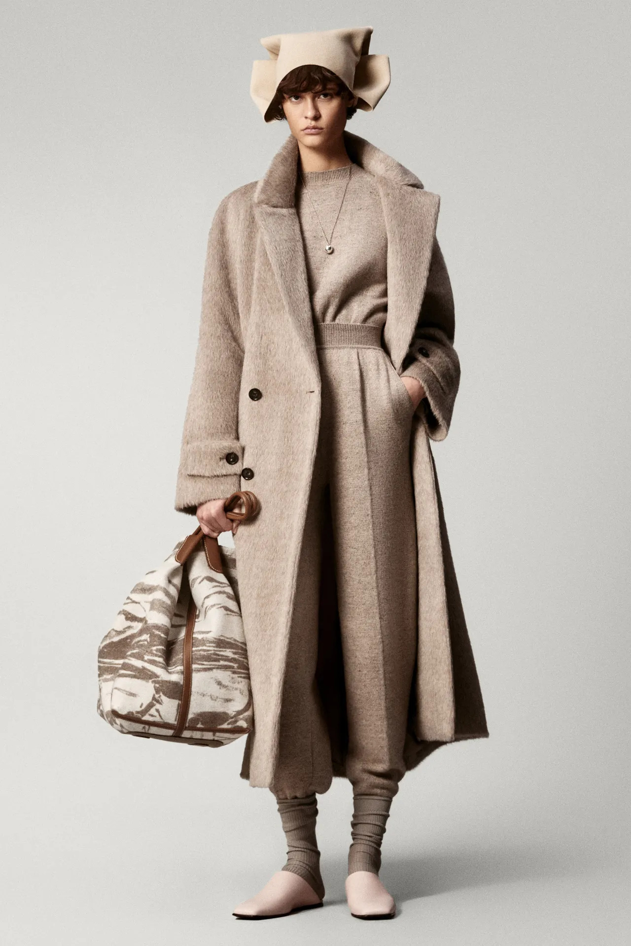 00010-loro-piana-spring-2025-ready-to-wear-credit-brand_25_11zon