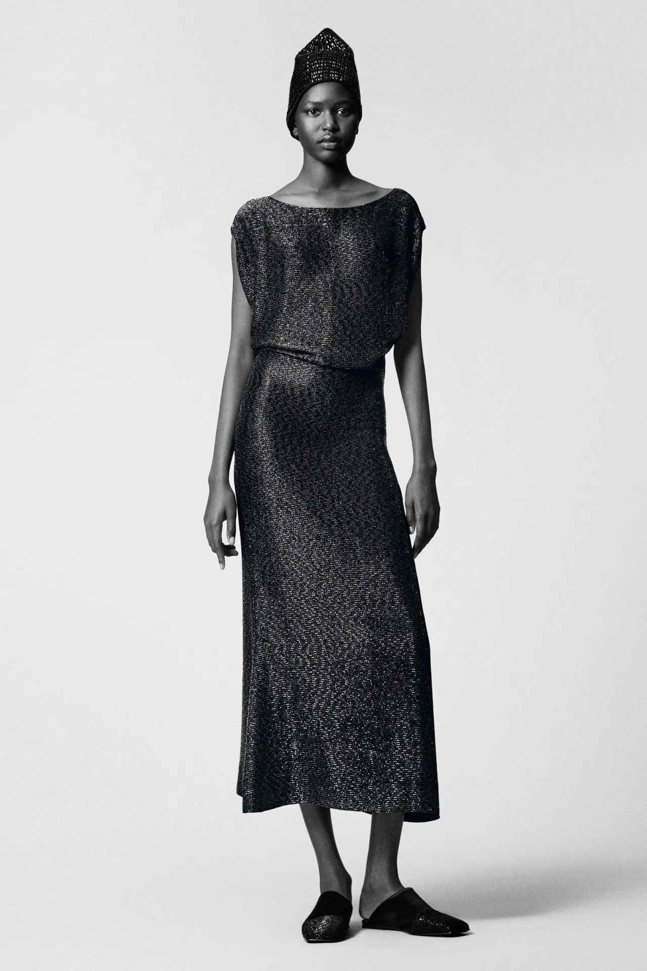 00039-loro-piana-spring-2025-ready-to-wear-credit-brand_37_11zon