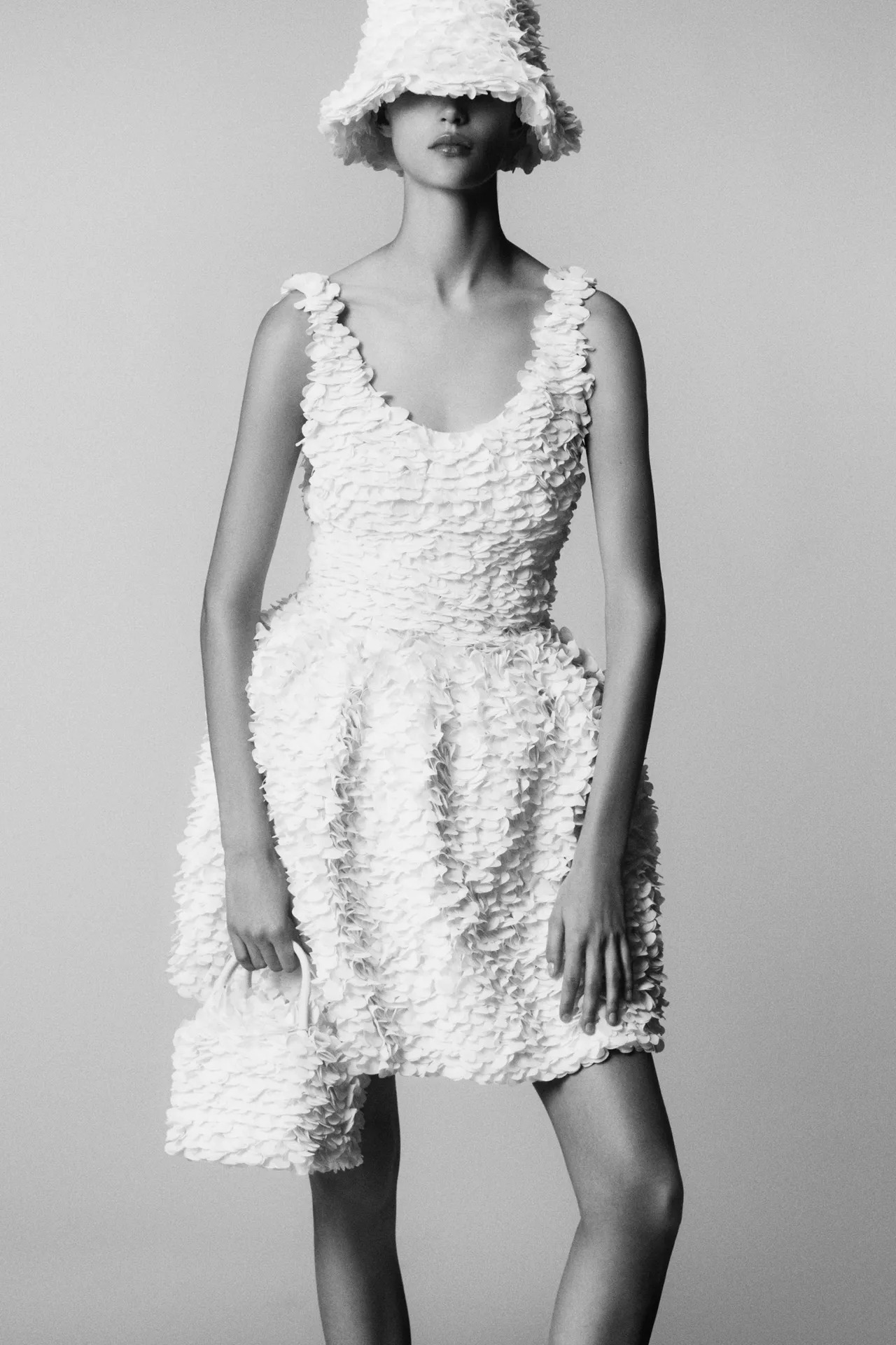 00044-loro-piana-spring-2025-ready-to-wear-credit-brand_14_11zon