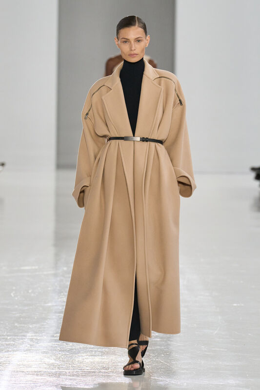 Max Mara S25 020