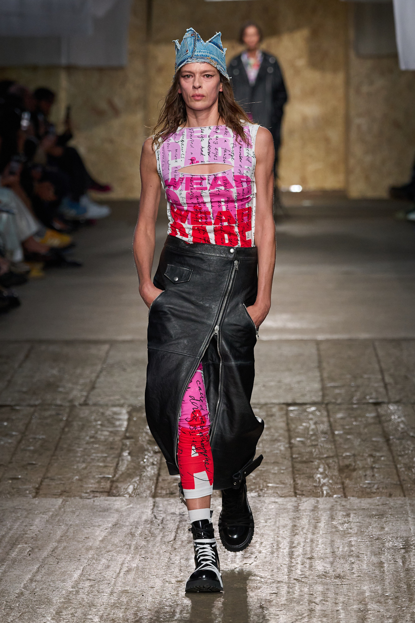 Moschino S25 012