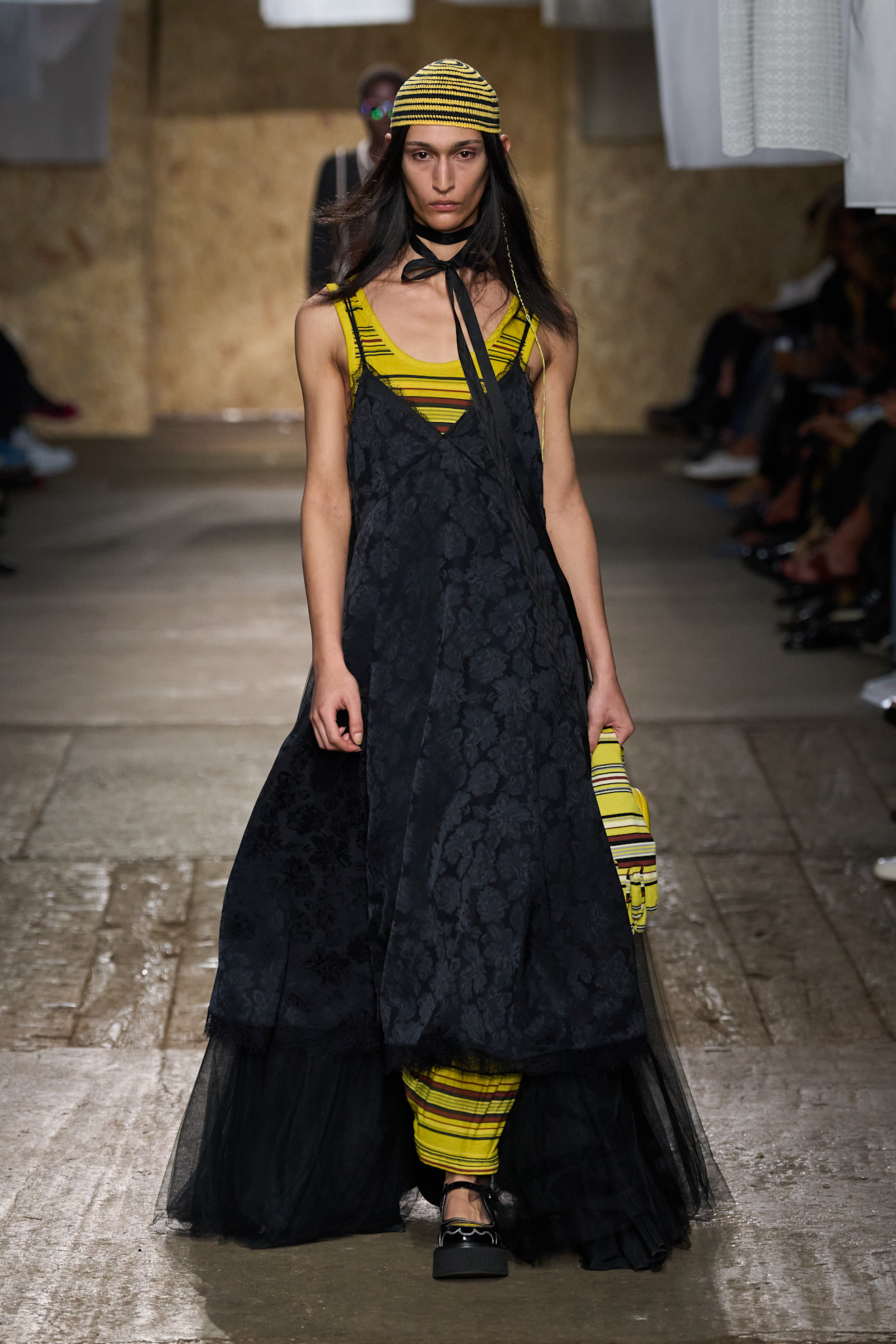 Moschino S25 020