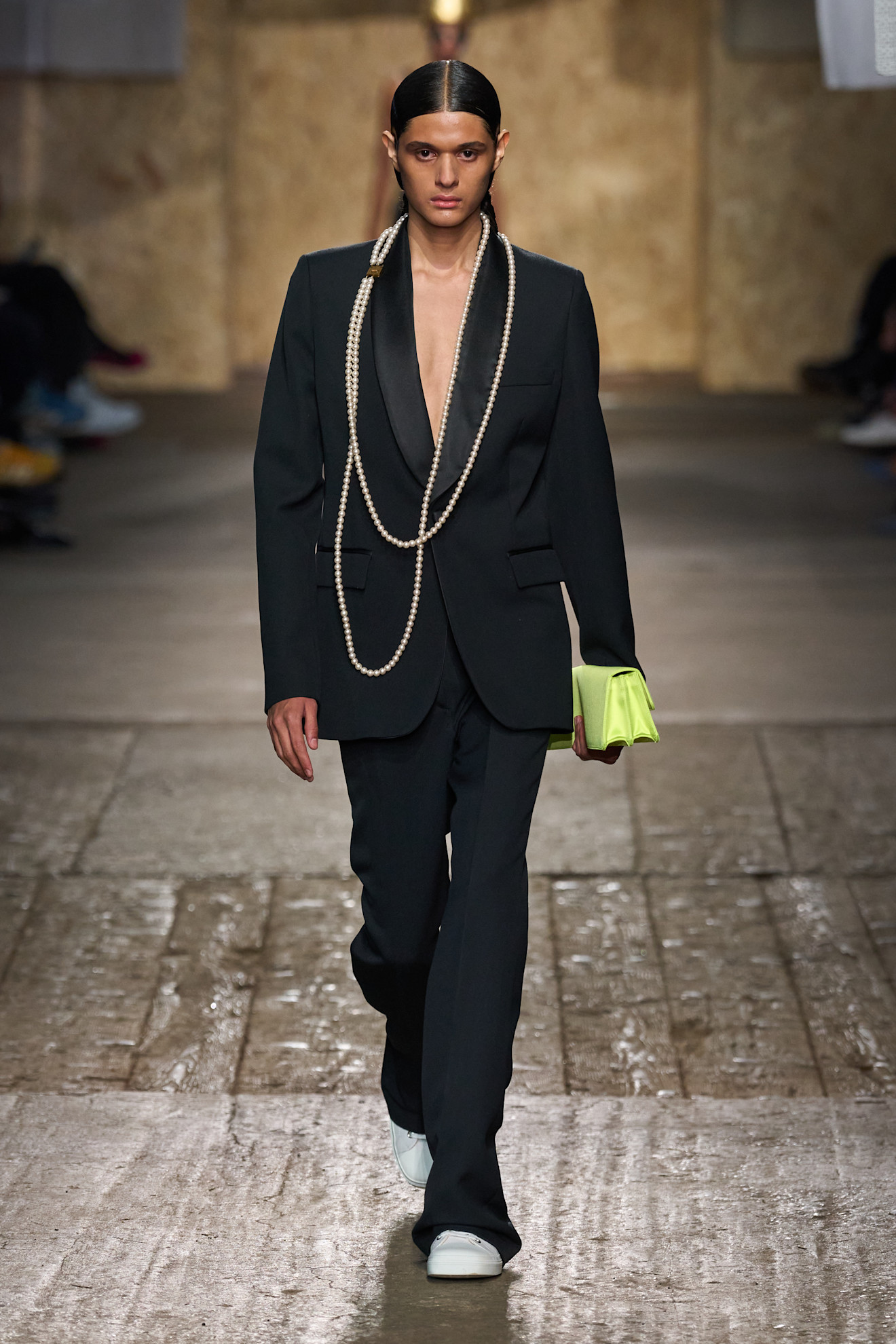 Moschino S25 022