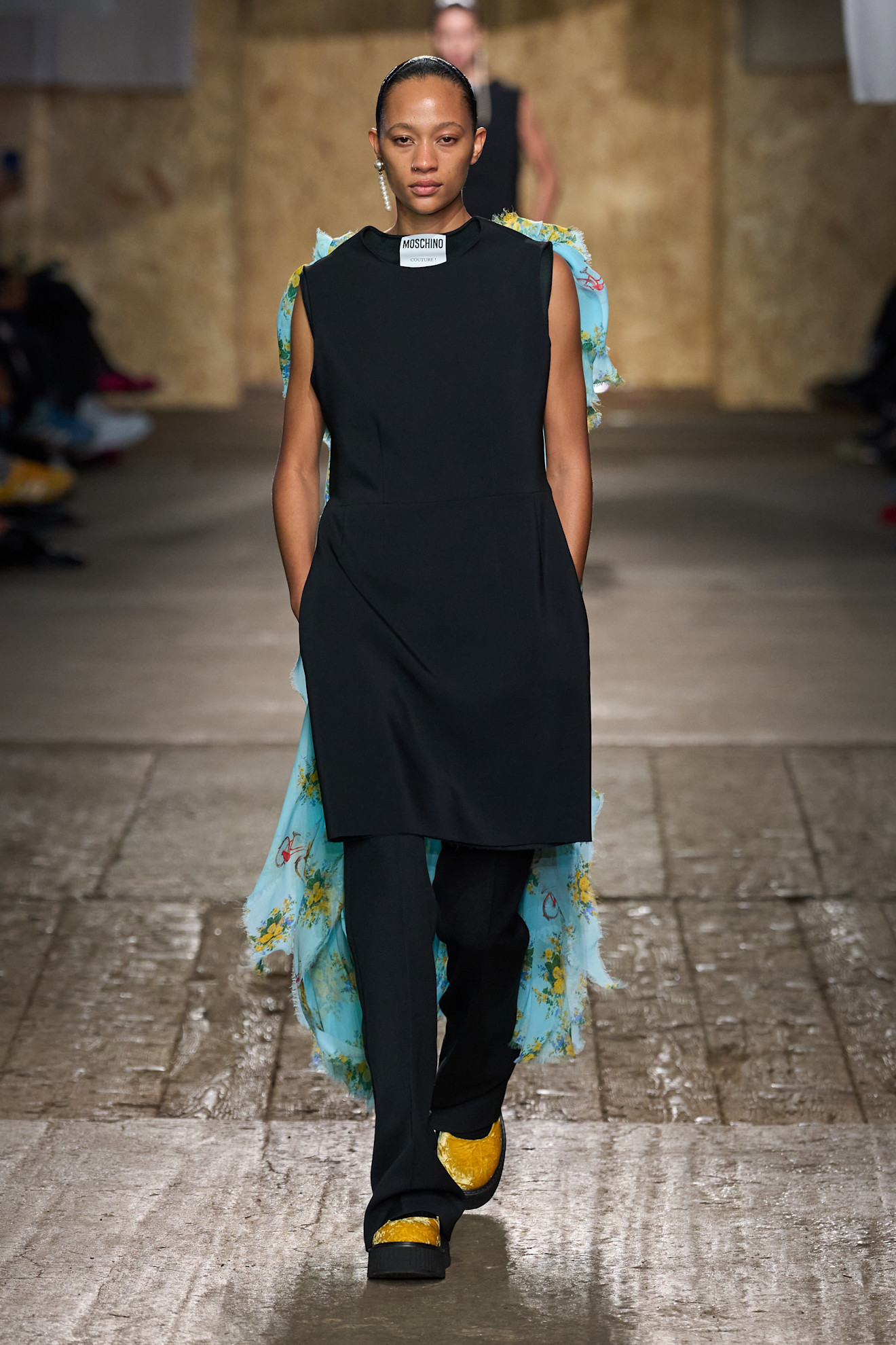 Moschino S25 043