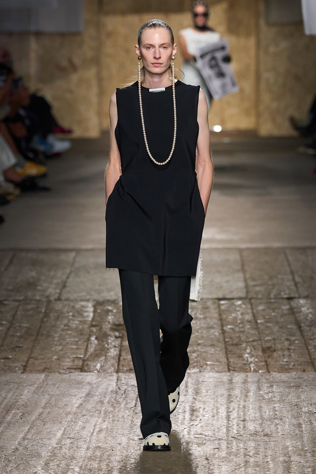 Moschino S25 045