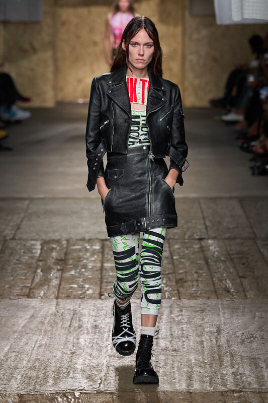 Moschino S25 011