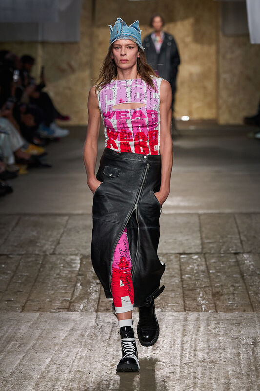 Moschino S25 012