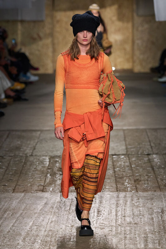 Moschino S25 018
