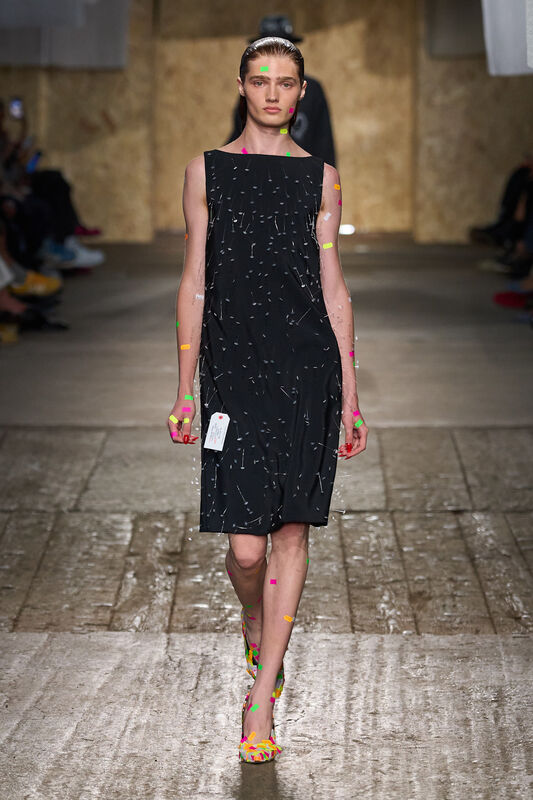 Moschino S25 024