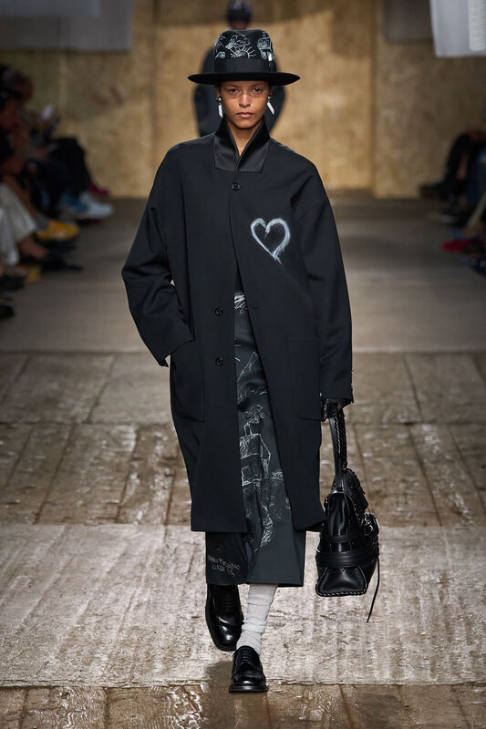 Moschino S25 025