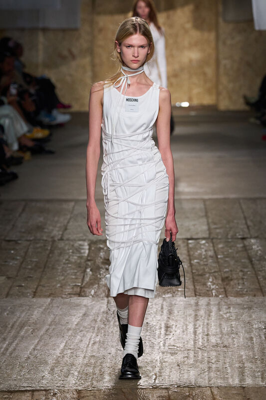 Moschino S25 035
