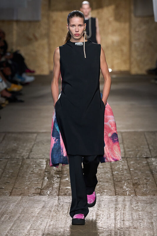 Moschino S25 044