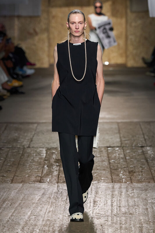 Moschino S25 045