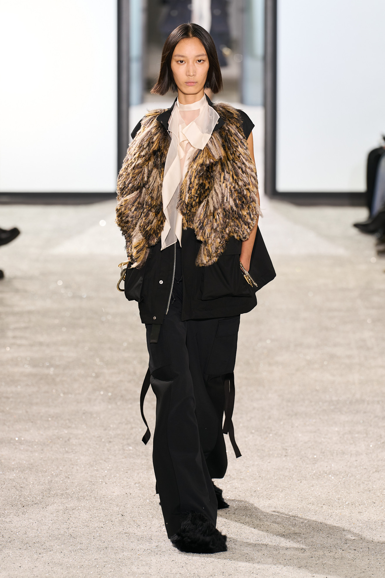 Sacai S25 010