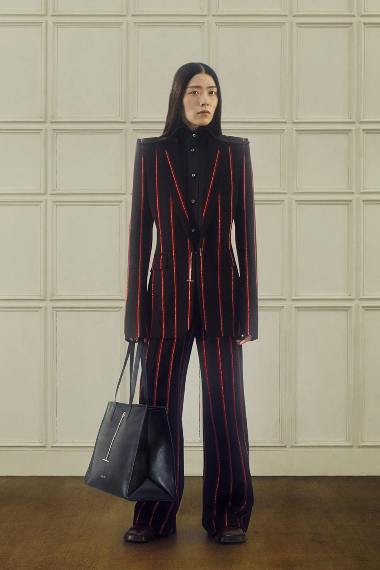 00004-alexander-mcqueen-resort-2025-credit-brand