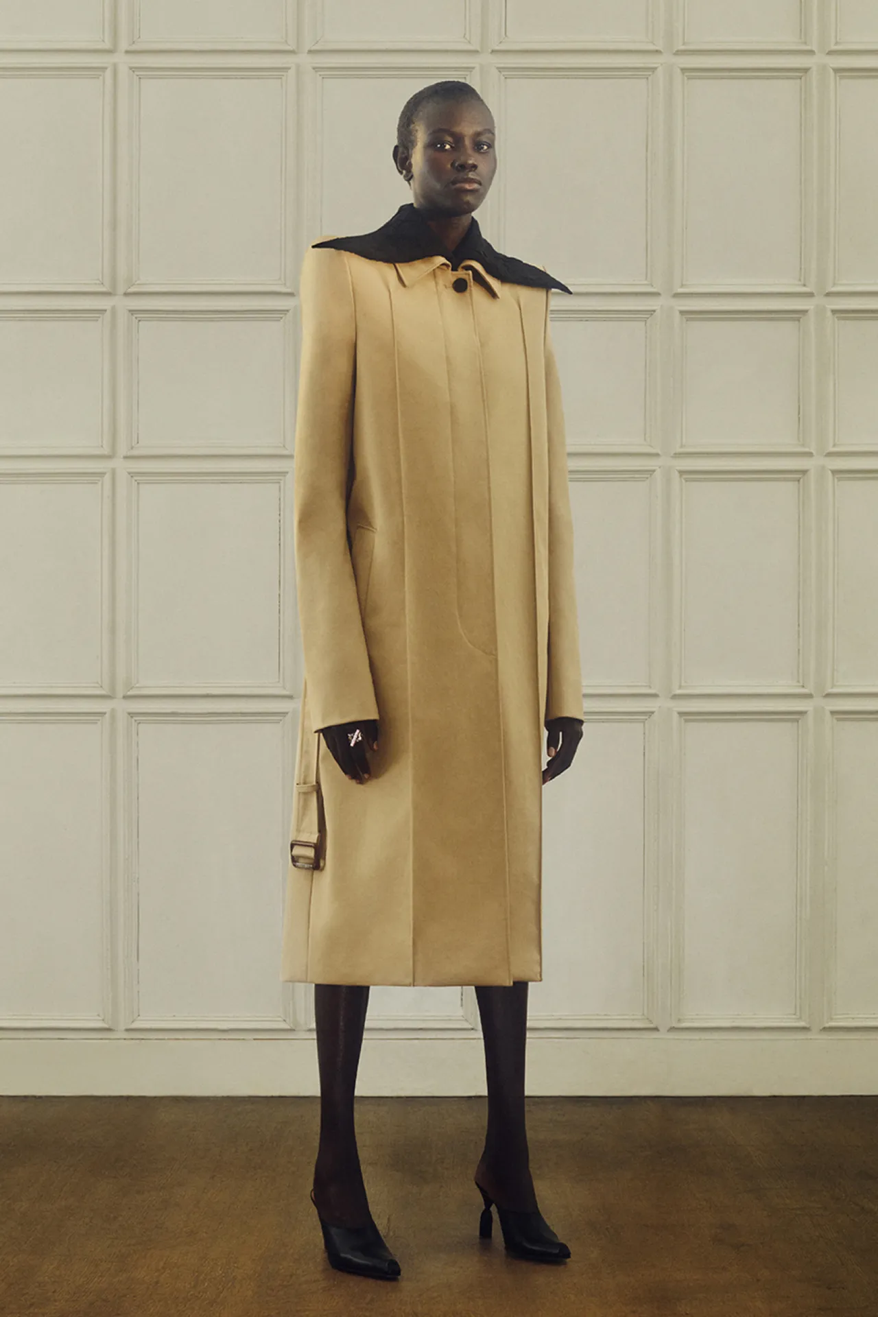 00007-alexander-mcqueen-resort-2025-credit-brand