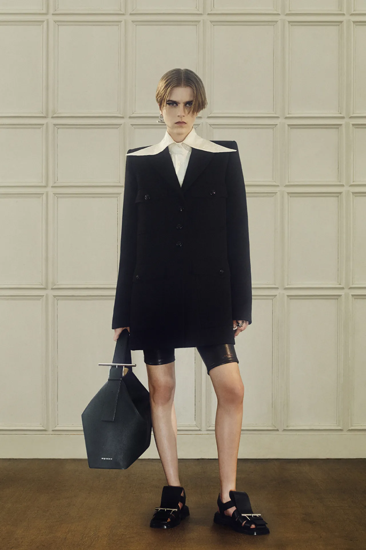00012-alexander-mcqueen-resort-2025-credit-brand