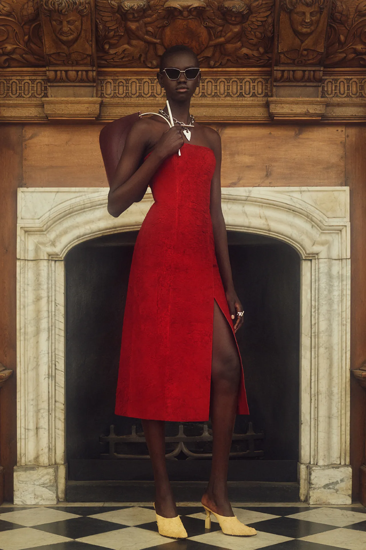 00023-alexander-mcqueen-resort-2025-credit-brand