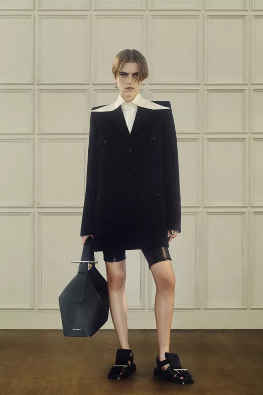 00012-alexander-mcqueen-resort-2025-credit-brand