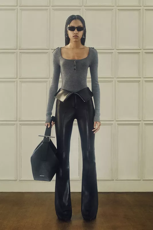 00017-alexander-mcqueen-resort-2025-credit-brand