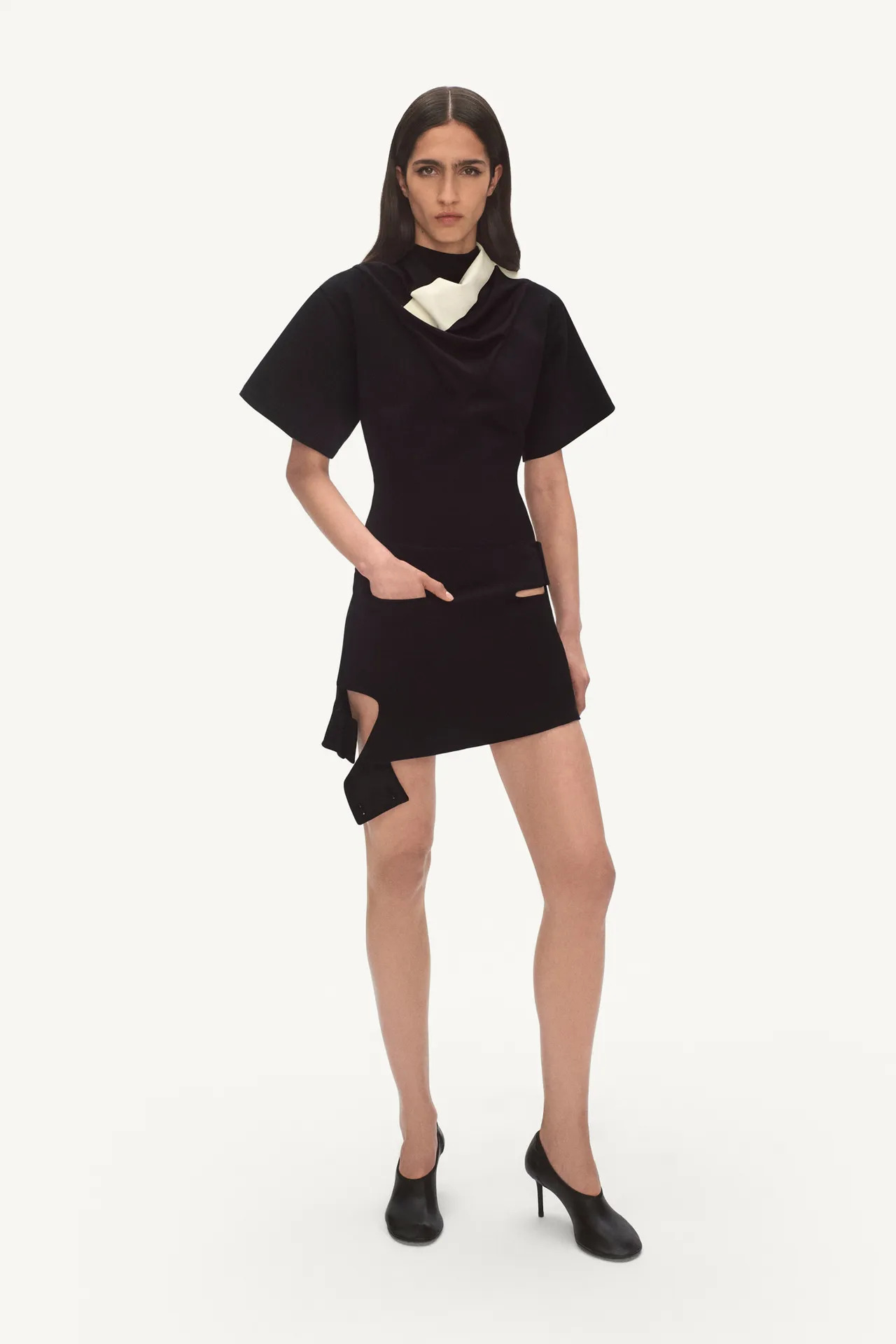 00015-courreges-resort-2025-credit-brand_15_11zon