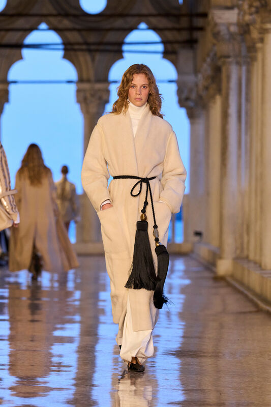 Max Mara Resort S25 010