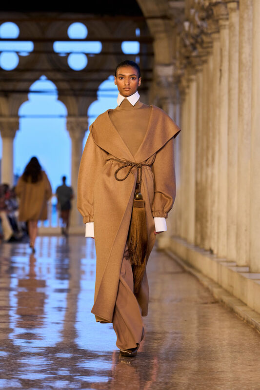 Max Mara Resort S25 022