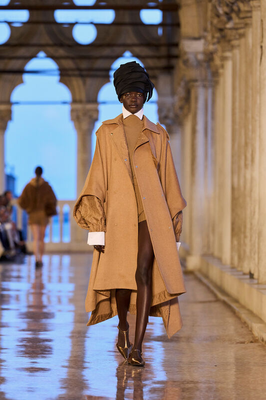 Max Mara Resort S25 027
