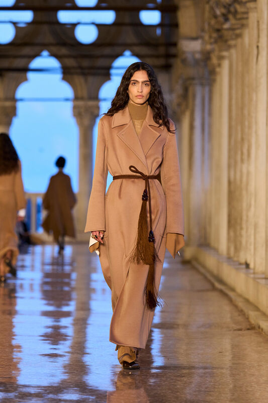 Max Mara Resort S25 030