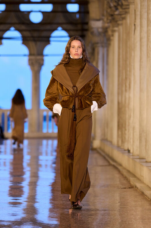 Max Mara Resort S25 031