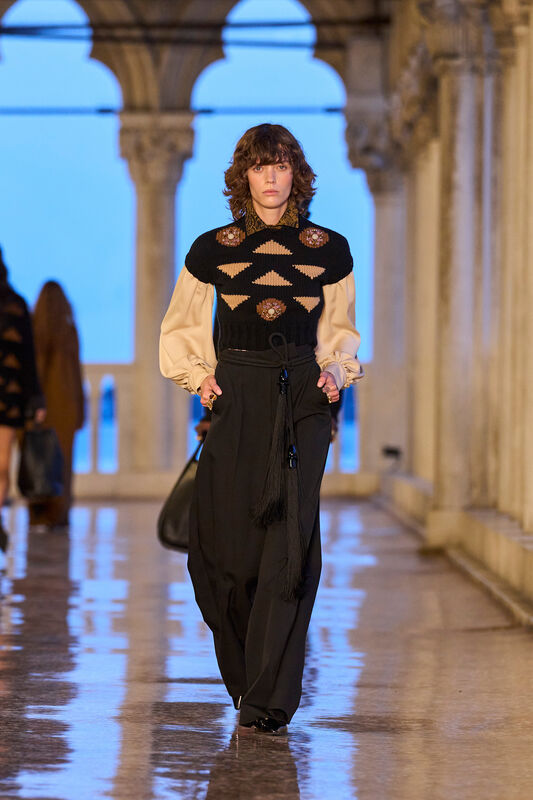Max Mara Resort S25 045
