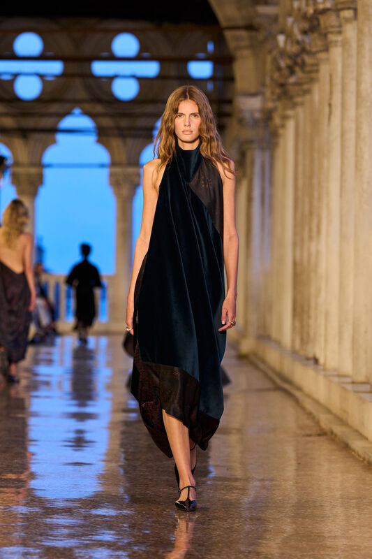 Max Mara Resort S25 059