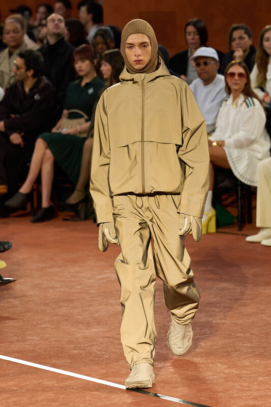 Lacoste F25 007