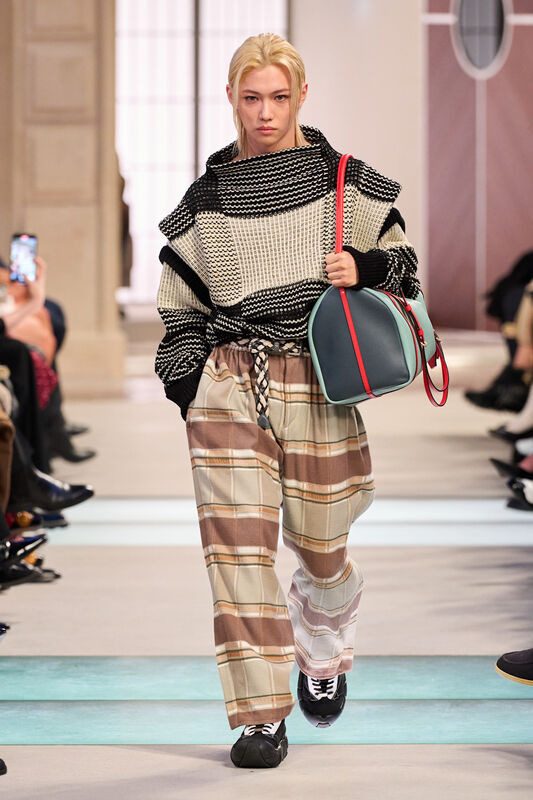 Vuitton F25 056
