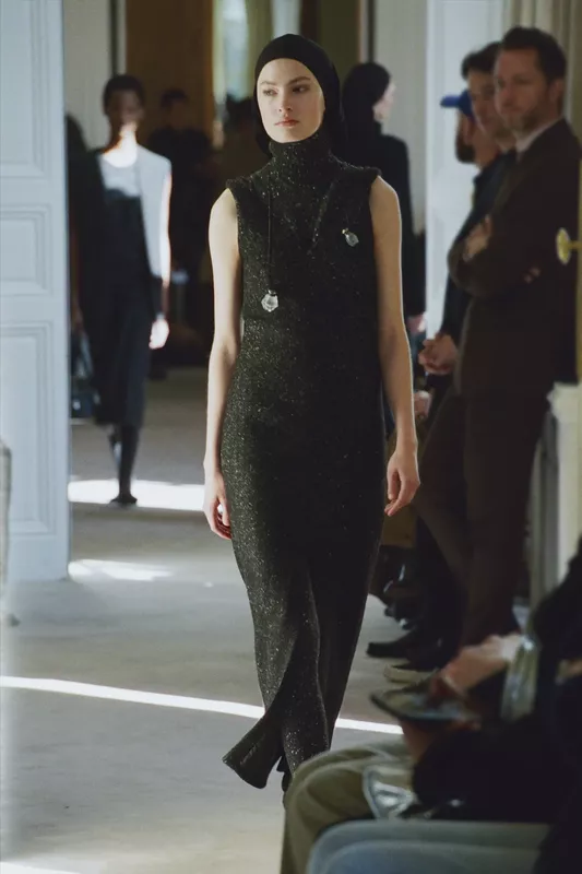 00015-the-row-resort-2026-credit-brand