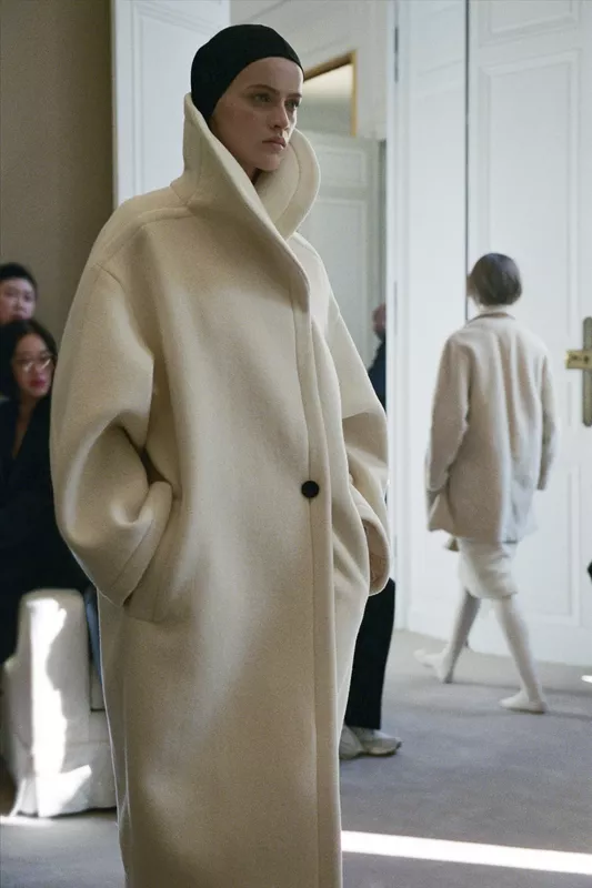 00024-the-row-resort-2026-credit-brand