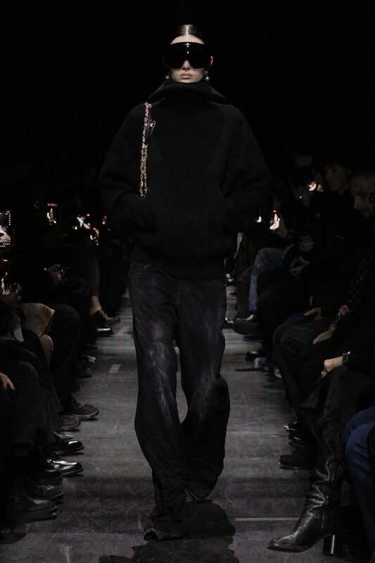 Balenciaga F25 018